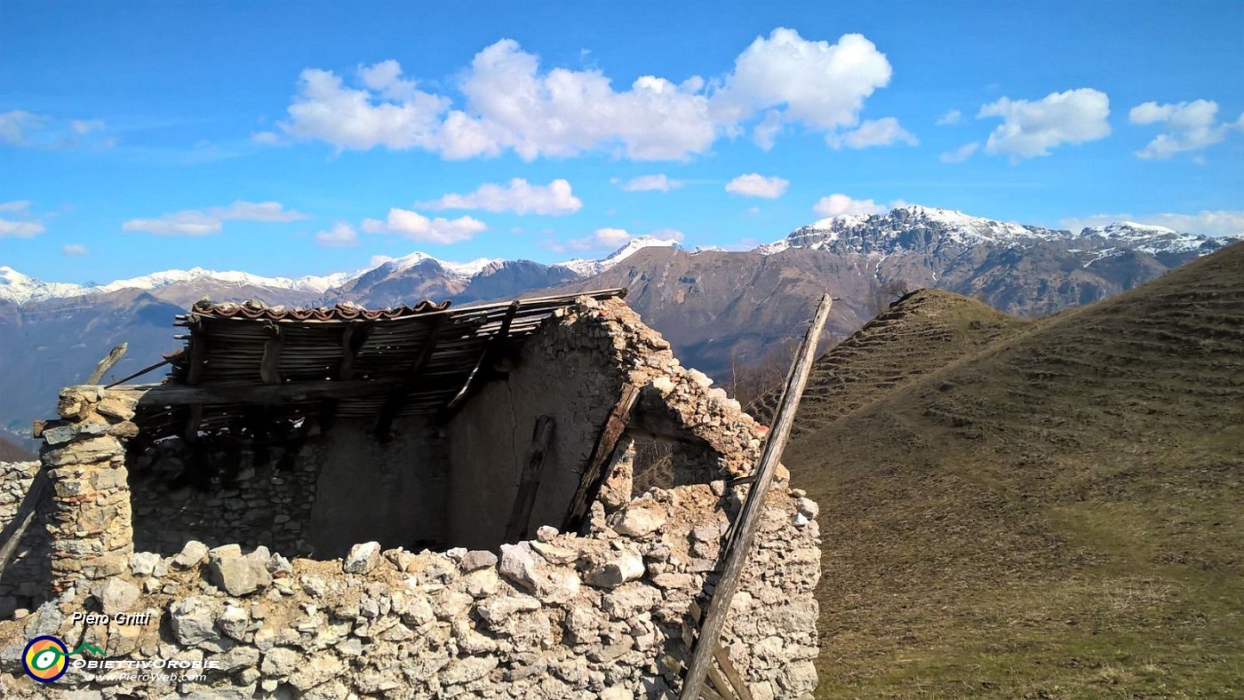 47 Casolare in rudere alla Bocchetta di Desio (1335 m).jpg